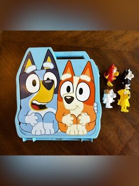 Bluey Play & Go Collector Case with 4 Figures 2018 Disney Exclusive